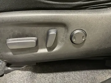 2017 Toyota RAV4 - image 18