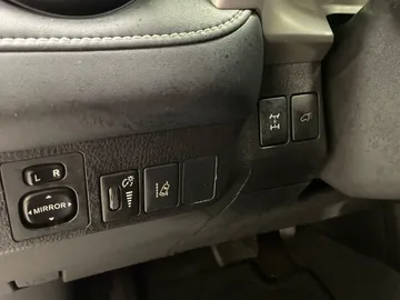 2017 Toyota RAV4 - image 23
