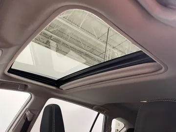 2017 Toyota RAV4 - image 6