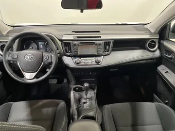 2017 Toyota RAV4 - image 4