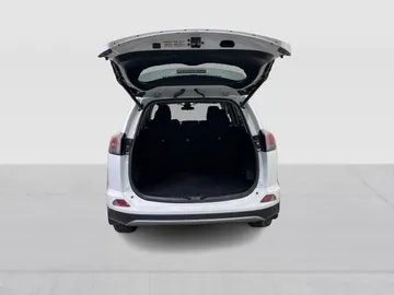 2017 Toyota RAV4 - image 13