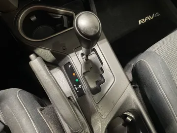 2017 Toyota RAV4 - image 27