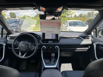 2021 Toyota RAV4 Hybrid - image 6