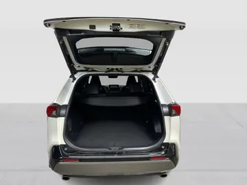 2021 Toyota RAV4 Hybrid - image 13