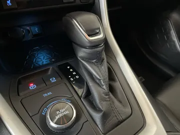2021 Toyota RAV4 Hybrid - image 30