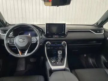 2021 Toyota RAV4 Hybrid - image 4