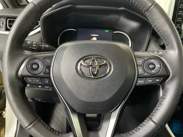 2021 Toyota RAV4 Hybrid - image 18