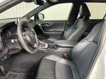 2021 Toyota RAV4 Hybrid - image 3