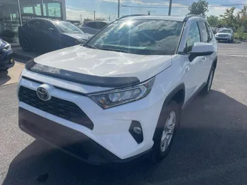 2021 Toyota RAV4 - image 3
