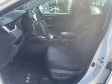 2021 Toyota RAV4 - image 8