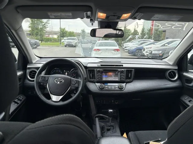 2017 Toyota RAV4 — photo 7