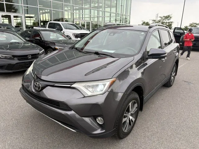 2017 Toyota RAV4 — photo 3