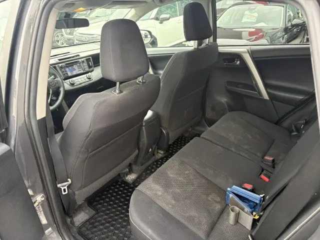 2017 Toyota RAV4 — photo 6