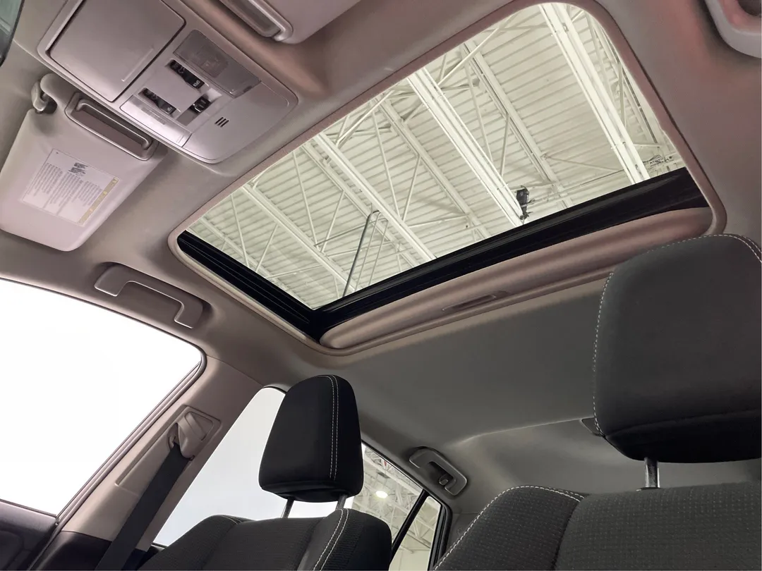 2017 Toyota RAV4 XLE, photo 5
