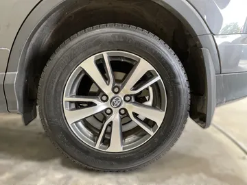 2017 Toyota RAV4 - image 7