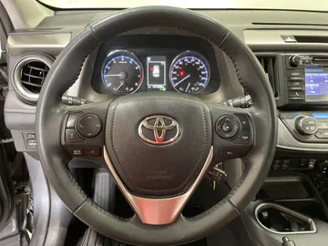 2017 Toyota RAV4 - image 22