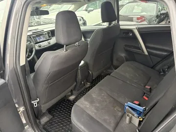 2017 Toyota RAV4 - image 7