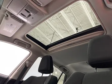 2017 Toyota RAV4 - image 6