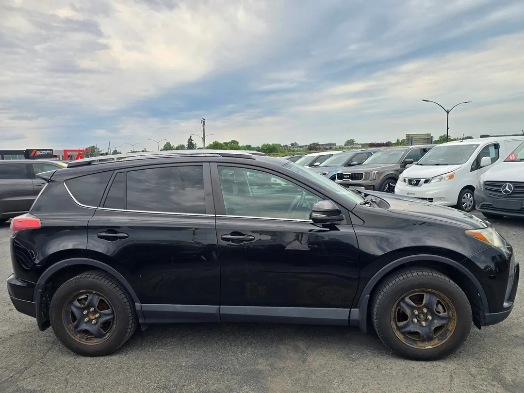 2017 Toyota RAV4 — photo 4