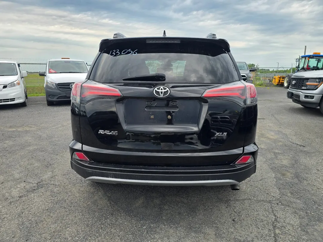 2017 Toyota RAV4 — photo 5