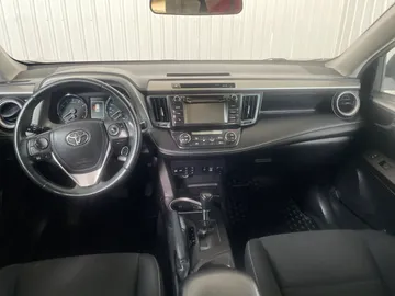 2017 Toyota RAV4 - image 4
