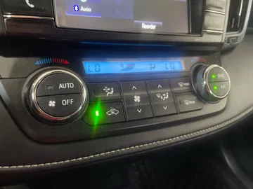 2017 Toyota RAV4 - image 23