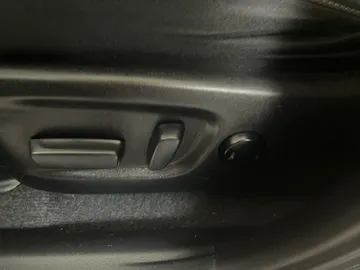 2017 Toyota RAV4 - image 19