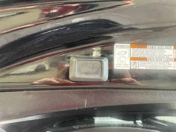 2017 Toyota RAV4 - image 21