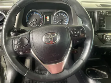 2017 Toyota RAV4 - image 17