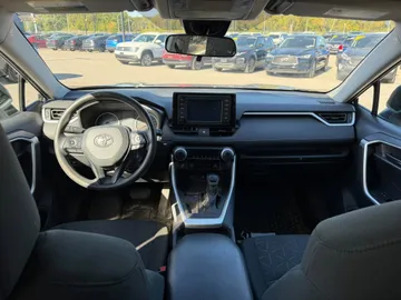 2021 Toyota RAV4 - image 8
