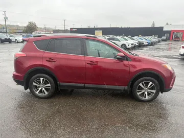 2018 Toyota RAV4 - image 6