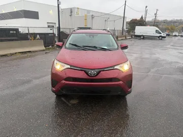 2018 Toyota RAV4 - image 2
