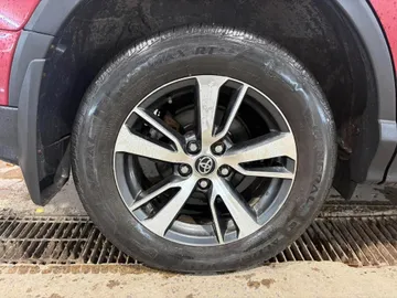 2018 Toyota RAV4 - image 8
