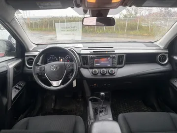 2018 Toyota RAV4 - image 7