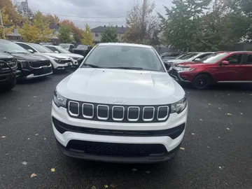 2022 Jeep Compass - image 2