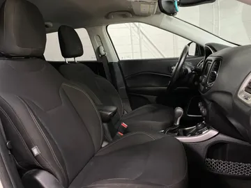 2018 Jeep Compass - image 3