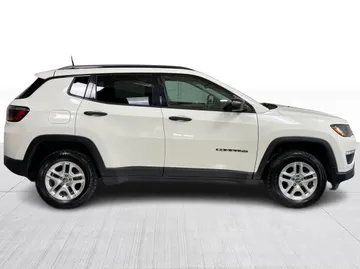 2018 Jeep Compass - image 2