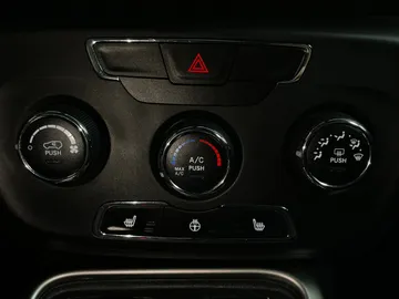 2018 Jeep Compass - image 15