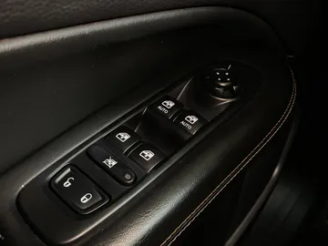 2018 Jeep Compass - image 23