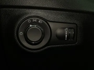 2018 Jeep Compass - image 22