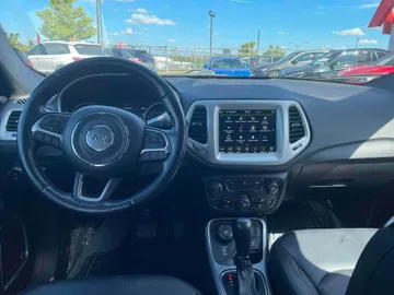 2021 Jeep Compass - image 9