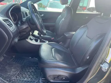 2021 Jeep Compass - image 8