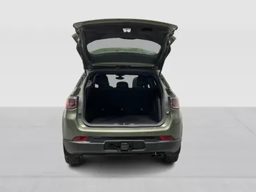 2021 Jeep Compass - image 14