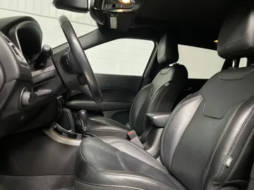 2021 Jeep Compass - image 3