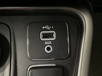 2021 Jeep Compass - image 28