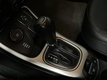 2021 Jeep Compass - image 30