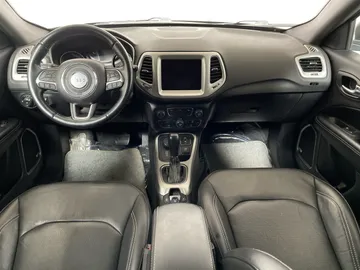 2021 Jeep Compass - image 4