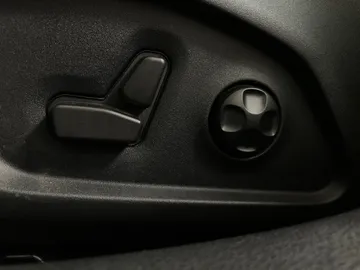 2021 Jeep Compass - image 21