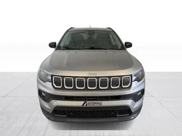 2022 Jeep Compass - image 2
