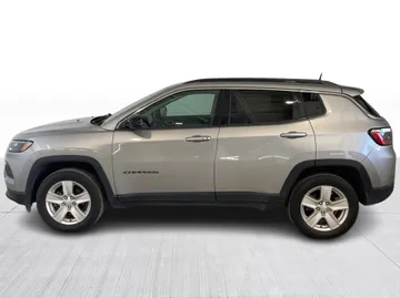 2022 Jeep Compass - image 4